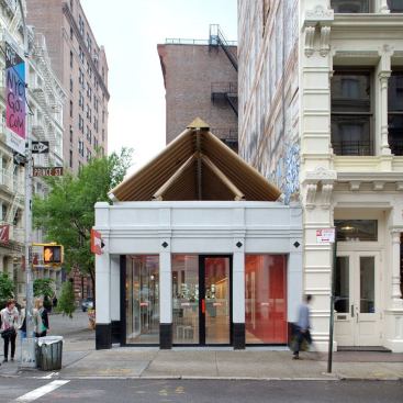 Camper store, Prince Street entrance and fa&ccedil;ade, with&nbsp;an art installation, by Ban, forming the gabled&nbsp;roof.&nbsp;