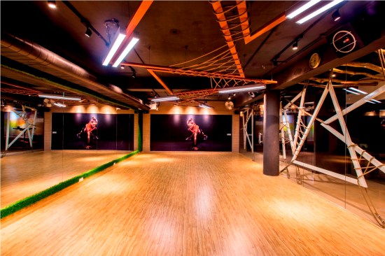 INSIDE THE HALL
A space sensitive and contemporary design was achieved despite a modest .