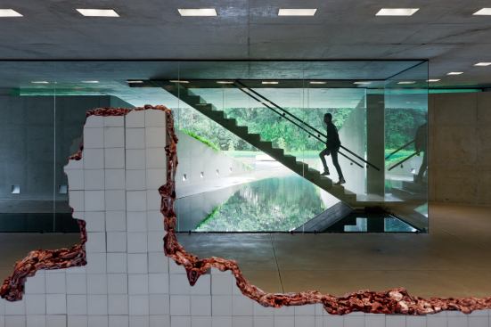 Ground floor of Adriana Varej&atilde;o Gallery by Rodrigo Cervi&ntilde;o Lopez, showing installation Linda do Ros&aacute;rio (2004–2008) by Adriana Varej&atilde;o