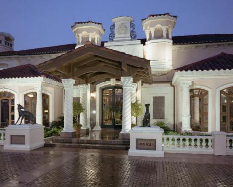 Entry Court, Mere Bella