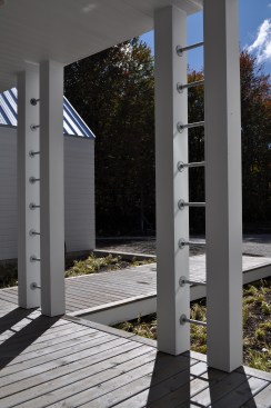 Connection of deck between house and garage