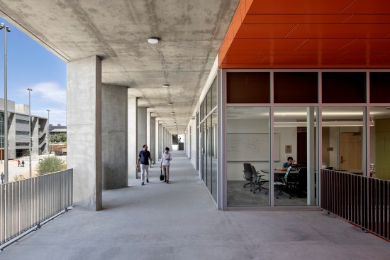 Colloquy spaces distributed throughout the building act as a social glue, encouraging students to gather, socialize, relax, and study in a series of informal, comfortable lounges. 