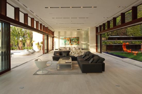 The house was conceived as a series of pavilions connected by outdoor spaces,&nbsp;gardens, and courtyards. Mocha Creme limestone planks in various lengths are used throughout the home.