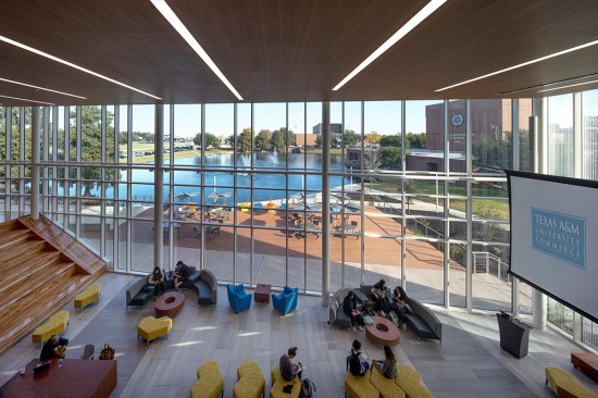 Full-height glazing provides ample daylight and views out to the lake while movable furniture allows for flexibility and the adjacent teaching kitchen serves as a catering space during community events.