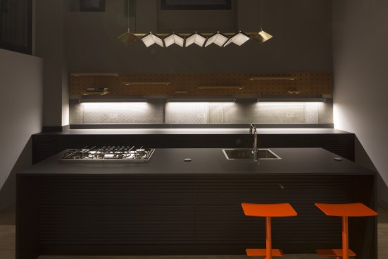 Kitchen with custom designed ZAG lamp and POI modular system
