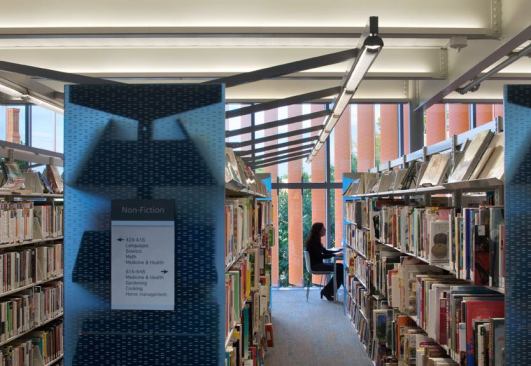 Cantilevered T5 stacklights provide vertical illumination all the way down to the bottom shelf. Seventy percent of the lights are typically dimmed or turned off during the day due to the amount of available natural light.