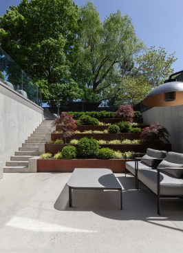 Atelier RZLBD / Stack House / patio