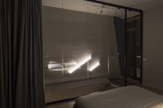 Kitchen with custom designed ZAG lamp and POI modular system
