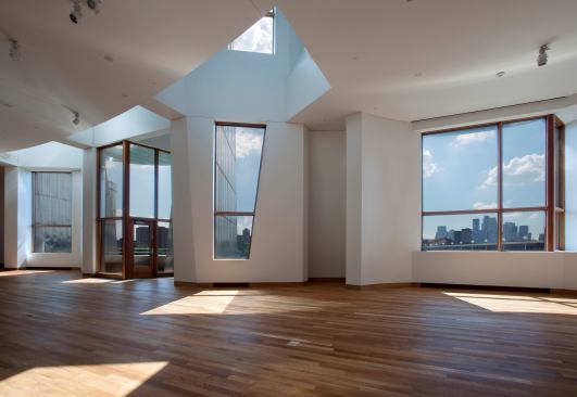 A gallery, overlooking the adjacent Mississippi River.
