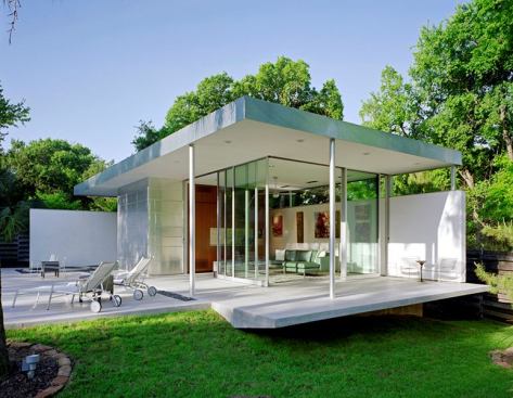 CHDA 2008 – Accessory Building / Merit Award Architect: Steinbomer & Associates Architects, Austin, Texas; Builder: MG Construction Works, Austin   Packing an oversized programmatic wallop, this 620-square-foot pavilion serves as the owners' pool house, guest house, office, ancillary art gallery (they're art dealers), retreat, and entertainment space. And if that weren't enough, the pavilion also improves the view from the great room of their 1950s ranch house.