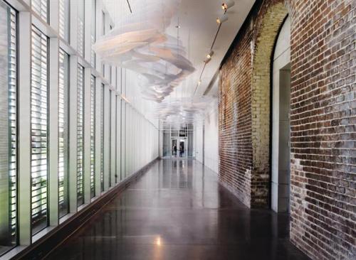 Inside the museum, the louver-covered southern fa?ade encloses a hallway and runs the length of the 65,000-square-foot addition. This passage admits daylight and offers access to many of the new galleries, which are demarcated by arches preserved from the walls of the 1853 rail depot. The depot and existing museum building are National Historic Landmarks.