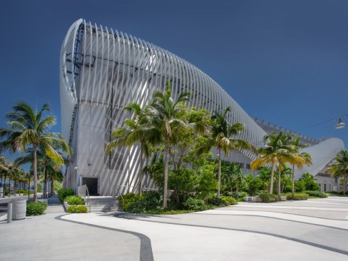 The multi-story structure
is the first of sweeping changes in Fort Lauderdale as the tides turn it from a former Spring Break destination to an amenity rich, upscale retail and entertainment district.