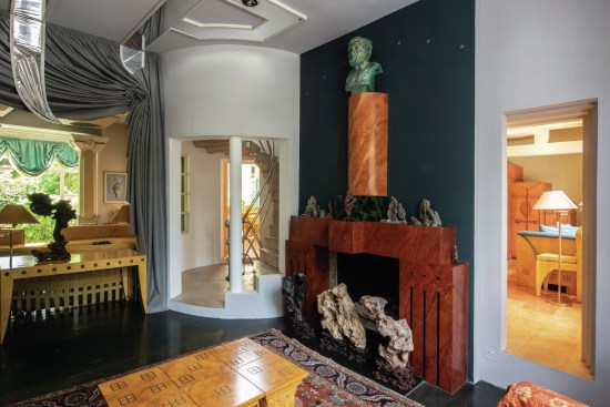 The Winter Room features a fireplace designed by Michael Graves and Celia Scott’s bust of Hephaestus.