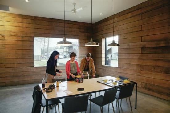 The+council+chamber%2c+which+can+be+locked+if+the+building+is+being+used+by+residents%2c+is+at+the+west+end+of+the+building%2c+closest+to+the+street.