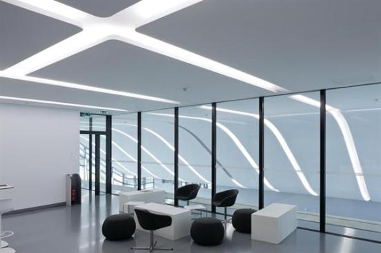 Throughout+Pierresvives%2c+carefully+curated+sightlines+and+transparency+between+interior+spaces+were+used+to+help+connect+various+elements+of+the+program%2c+as+in+this+breakout+space+overlooking+the+lobby.