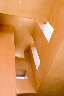 Mandeville Canyon modern design home clerestory portal windows and skylights