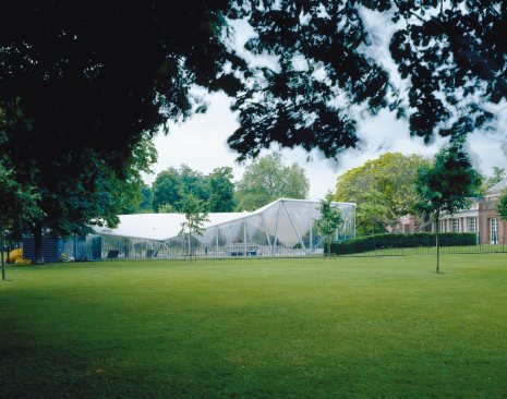 Serpentine+Gallery+Pavilion+2000+Designed+by+Zaha+Hadid