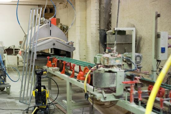 This machine sprays glaze using multiple arms to accommodate three-dimensional pieces.
