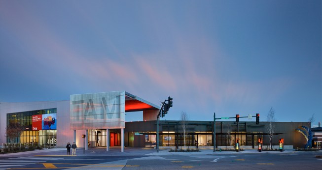 Tacoma Art Museum expansion. Tacoma, Washington.Image license: Olson Kundig Architects.© Copyright 2014 Benjamin Benschneider All Rights Reserved. Usage may be arranged by contacting Benjamin Benschneider Photography. Email: bbenschneider@comcast.net or phone: 206-789-5973.