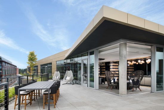 On the penthouse level a rooftop terraces features lush landscaping and 180 degree views of the city’s monumental core.