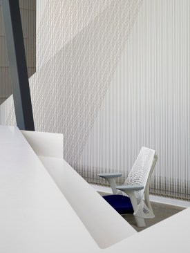 No detail is without opportunity.  The moiré cable wall, structural members, and 
Sayl Chair from Herman Miller relate to one another.  
