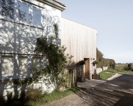 Island Cottage by Paul Cashin Architects