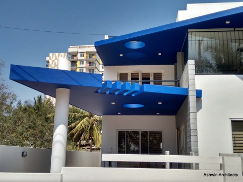 50 X 80 Ft Bungalow In India by Ashwin Architects
