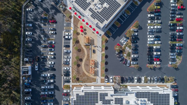 Mission Federal Credit Union Headquarters - Outdoor Connection Space