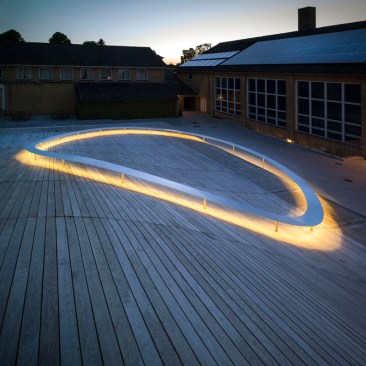 Curving+bench%2c+night.