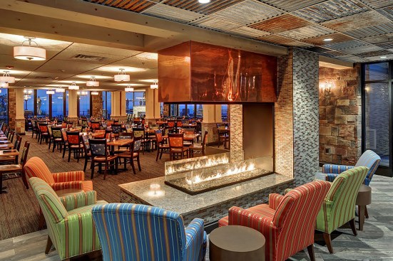 For a restaurant at the luxurious Blue Mountain Resort in the Poconos region of Pennsylvania, Serfass Construction Co. worked with Acucraft to create a three-side open peninsula propane fireplace with a dual-pane glass barrier around the bottom.