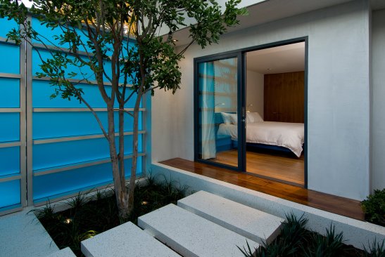 Hopen Place Hollywood Hills modern home detached guest suite