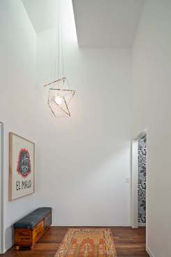 &nbsp;The white walls and uncluttered, sleek design give the impression of wide space.