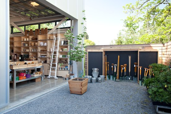 Shed+dispenses+all+manner+of+food+and+food-preparation+products%2c+from+farm+to+table.