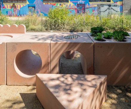 The Garden Table by Studio Ossidiana, led by Alessandra Covini and Giovanni Bellotti, organized in coordination with El PaseoCommunity Garden and NeighborSpace, Chicago Architecture Biennial, 2021