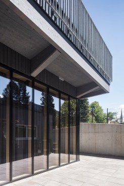 outdoor spaces / Semi-underground spaces do not have to have a disadvantage for daylight and views.