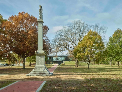 The visually restrained but rigorously detailed glass Visitor Center creates an elegant platform that appears to recede into the levee from the park’s historic structures. 
