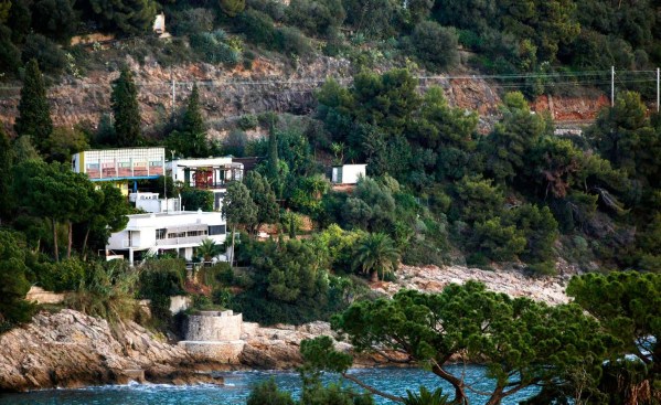 The Cap Moderne site, which includes Le Corbusier's&nbsp;cabanon,
adjacent to&nbsp;L'Etoile de Mer (center), &nbsp;and E-1027