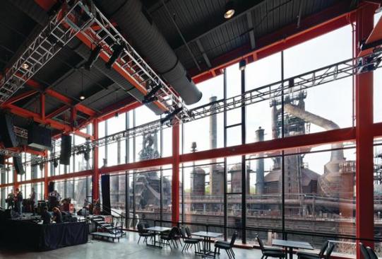 The majority of the concerts in the ArtsQuest Center take place either in the plaza outside, or in the third-floor caf?, which doubles as the venue's main stage.