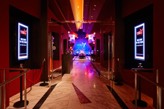 2.	 Fenix Entrance 