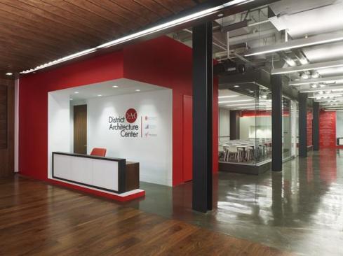 The+lobby+serves+as+a+gateway+to+seminar+rooms+that+can+be+opened+up+to+serve+as+event+space.
