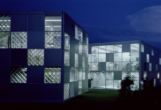 Ecoms House by RIken Yamamoto, Tosu City, Saga, Japan, 2004.
