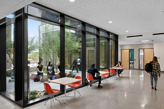 Critical to learning is the connection to daylight and nature. The building is 
planned along the east-west axis allowing for 90 percent of the educational 
spaces to connect directly to the exterior. Further, sunken courtyards, a deck and a semi-internal courtyard introduce nature processionally through the 
project.