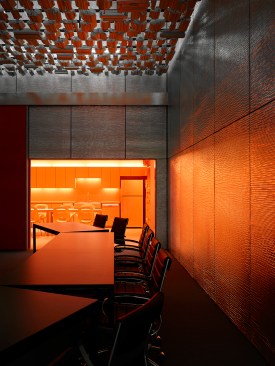 A pair of 30’ wide sliding panels allow two rooms to become one. 
