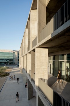 A brise-soleil, with angled cast-in-place concrete columns, runs along the south side of the building, offering students an outdoor, sheltered gathering space and comfortable transition from the quad to the interior.