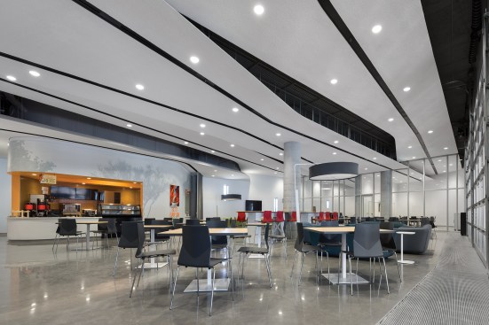 Caf&eacute;-commons on ground floor