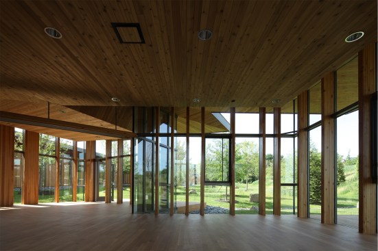Corridor. The height of a ceiling that corresponds to the mound of a site is 2540 ~ 5690