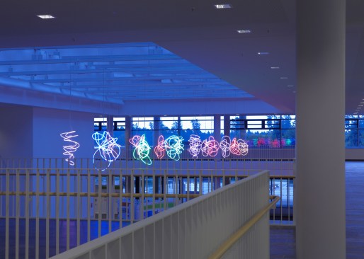 In+the+foyer%2c+10+individual+neon+nodes+extend+down+from+the+skylight.+The+nodes+are+intended+to+be+experienced+as+clouds+of+colorful+molecules+with+changing+color+intensities+depending+of+the+daylight+conditions.