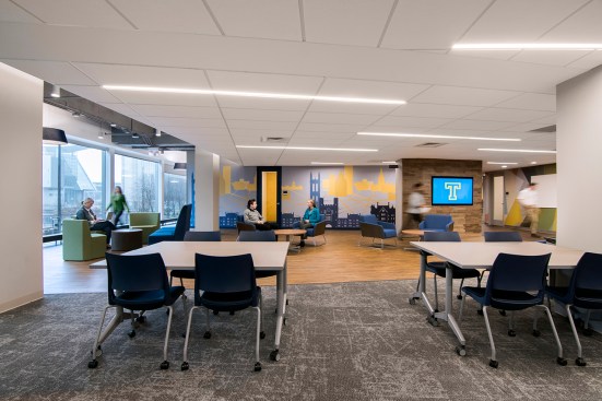The interactive work café offers variety of seating options, digital display and writable surfaces for 
solo and teamwork at the Trinity Innovation Center.
