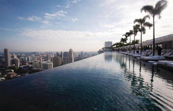 The view from 57 stories up is breathtaking. The public can access an open observation deck on
the cantilever itself, but other amenities such as the infinity pool are reserved for hotel guests.