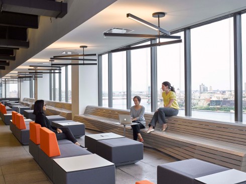 The perimeter bench system provides stadium seating to accommodate the entire company during company-wide/town hall meetings. 